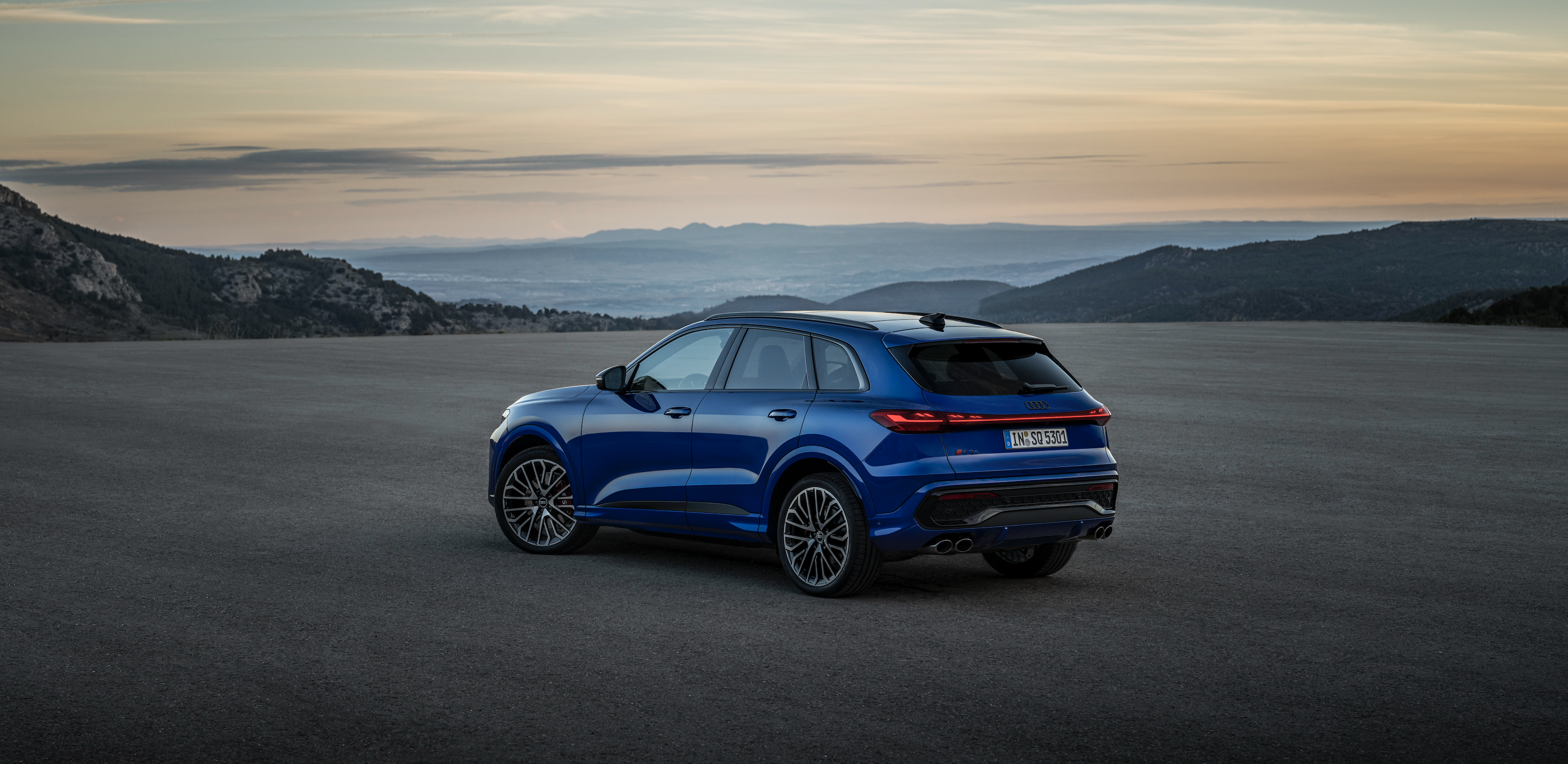 AUDI Q5 / SQ5 | NOVINKA | STŘEDNÍ SUV | MODERNÍ TECHNOLOGIE | PŘEDOBJEDNÁVKY ONLINE | AUTOiBUY.com